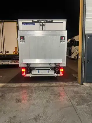 Installation de hayon sur 20m³ bi-température