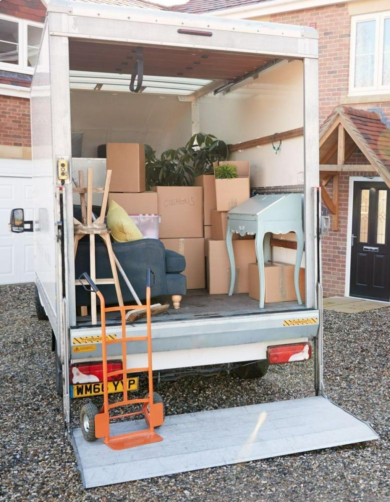 camion-de-demenagement-petit-hayon